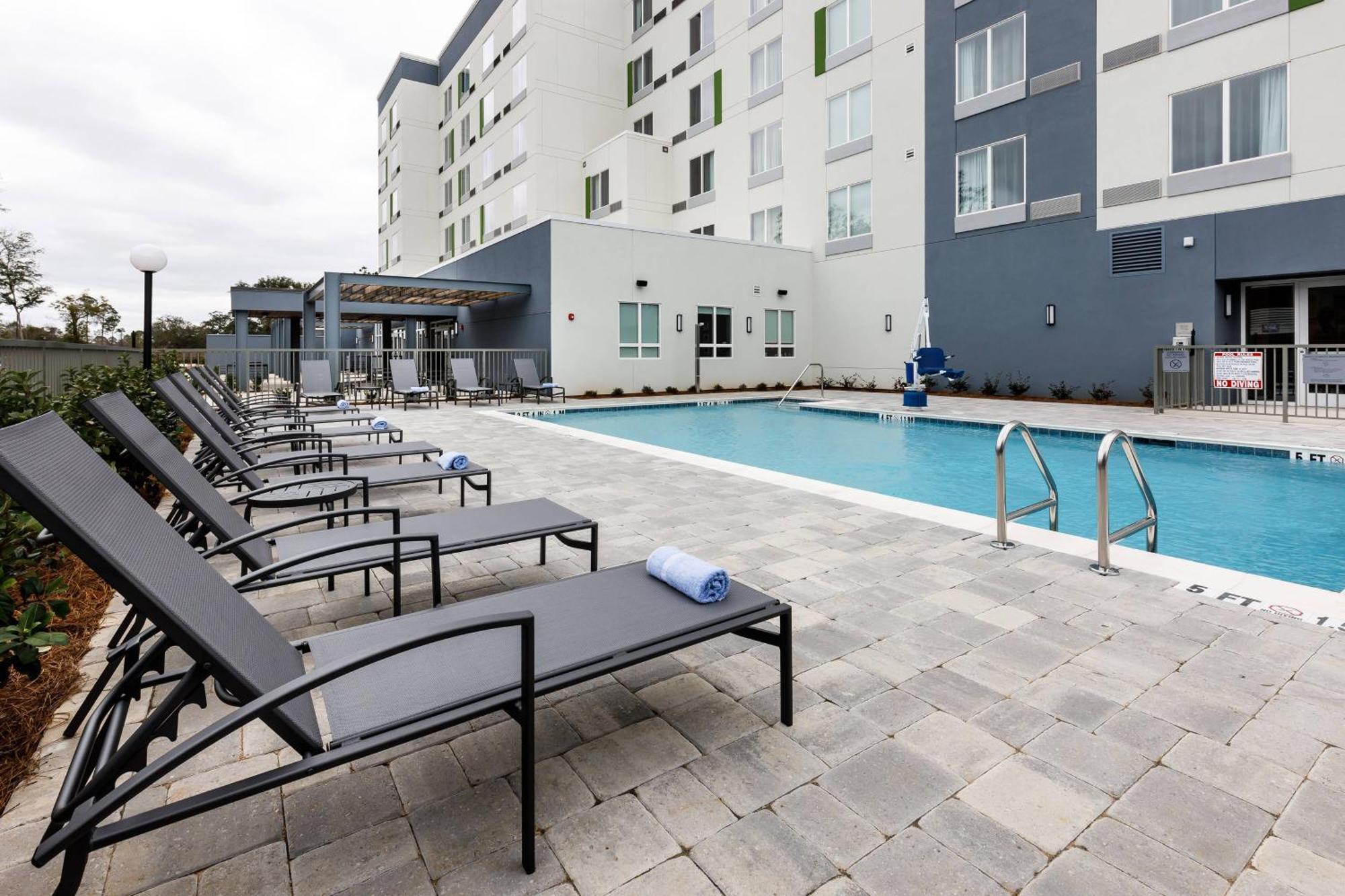 Courtyard By Marriott Pensacola I-10 West Hotel Ferry Pass Exterior foto